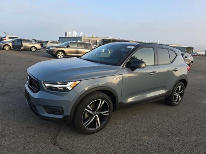 Used 2021 Volvo XC40 T5 R-Design w/ Climate Package