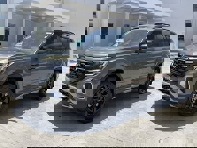New 2025 Volkswagen Atlas Peak Edition SE