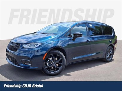New 2025 Chrysler Pacifica Limited