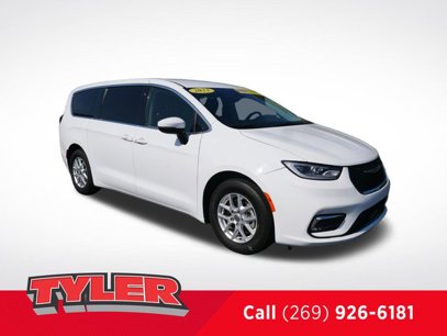 Used 2023 Chrysler Pacifica Touring-L