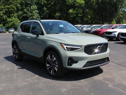New 2025 Volvo XC40 B5 Plus w/ Protection Package Premier