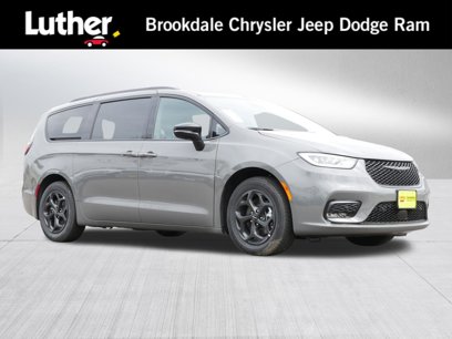 New 2025 Chrysler Pacifica Premium