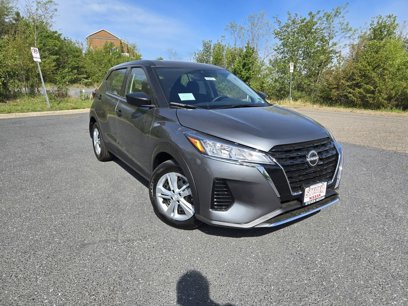 New 2025 Nissan Kicks Play S