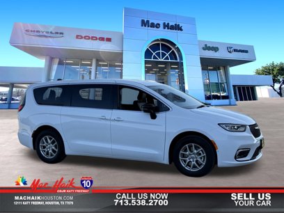 New 2025 Chrysler Pacifica Select