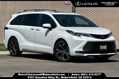 Used 2025 Toyota Sienna Platinum