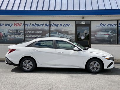 New 2024 Hyundai Elantra SE