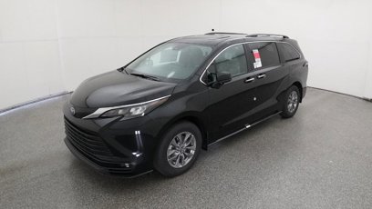 New 2025 Toyota Sienna XLE
