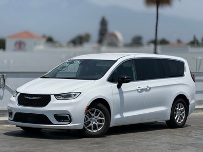 Used 2024 Chrysler Pacifica Touring-L