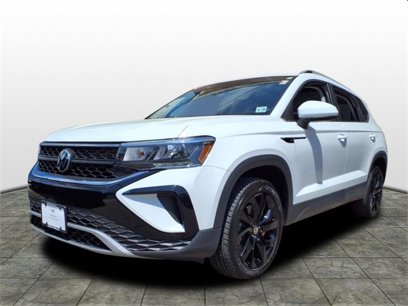 Used 2022 Volkswagen Taos SE w/ Panoramic Sunroof Package