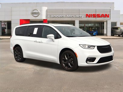 Used 2022 Chrysler Pacifica Limited w/ S Appearance Package