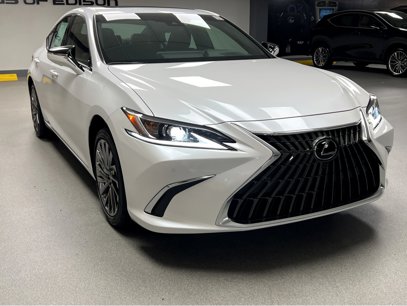 New 2025 Lexus ES 300h w/ Luxury Package