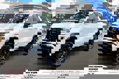 New 2025 GMC Canyon Elevation w/ Convenience Package