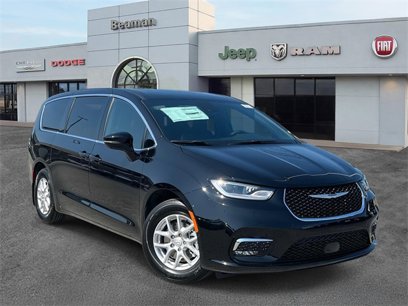 New 2025 Chrysler Pacifica Select