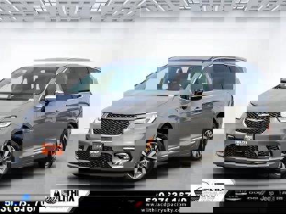 New 2023 Chrysler Pacifica Limited
