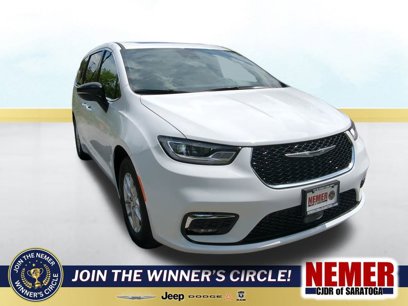 New 2025 Chrysler Pacifica Select