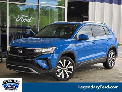 Used 2023 Volkswagen Taos SE w/ Panoramic Sunroof Package