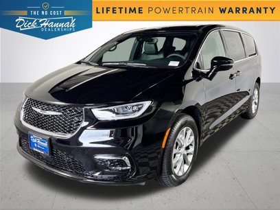 New 2025 Chrysler Pacifica Select