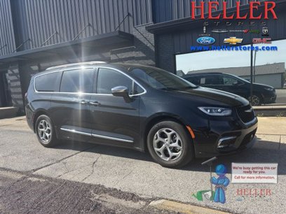 Used 2023 Chrysler Pacifica Limited