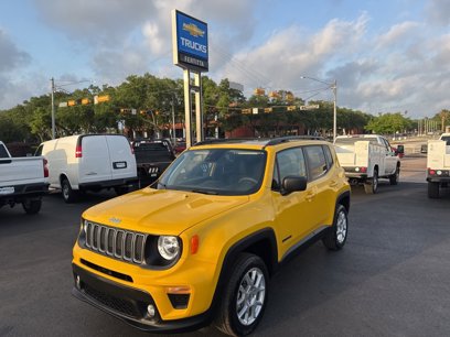 Used 2023 Jeep Renegade Latitude w/ Sun & Fun Group