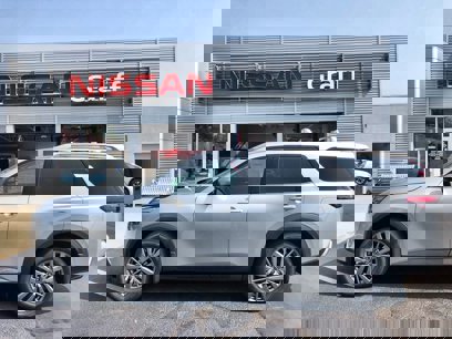 New 2025 Nissan Pathfinder SL w/ SL Premium Package