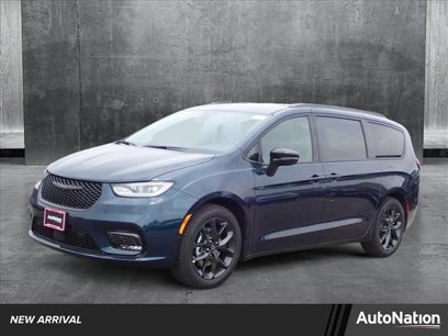 New 2025 Chrysler Pacifica Limited