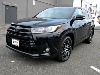 Used 2017 Toyota Highlander SE