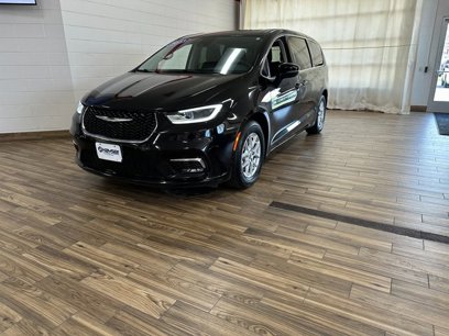 Certified 2023 Chrysler Pacifica Touring-L