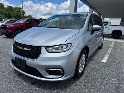 Used 2023 Chrysler Pacifica Touring-L