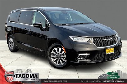 Used 2024 Chrysler Pacifica Select
