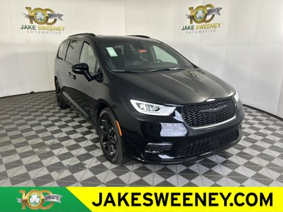 New 2025 Chrysler Pacifica Limited