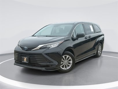 Used 2022 Toyota Sienna LE