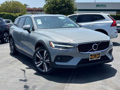 New 2025 Volvo V60 B5 Cross Country Plus w/ Protection Package Premier