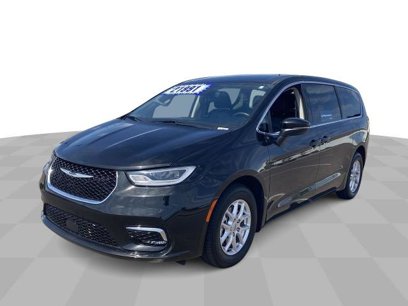 Used 2023 Chrysler Pacifica Touring-L