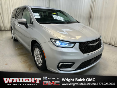 Used 2023 Chrysler Pacifica Touring-L