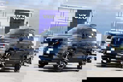 Certified 2022 Volvo XC40 T5 R-Design w/ Advanced Package
