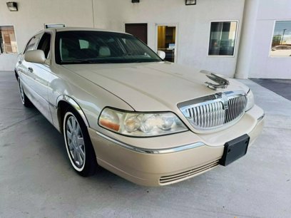 Used 2005 Lincoln Town Car Signature Limited