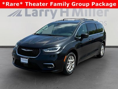 Used 2022 Chrysler Pacifica Touring-L w/ Uconnect Theater Family Group