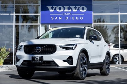 New 2025 Volvo XC40 B5 Plus w/ Protection Package Premier