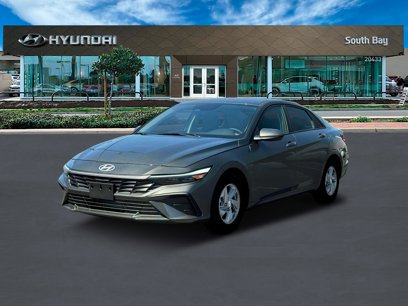 New 2025 Hyundai Elantra SE