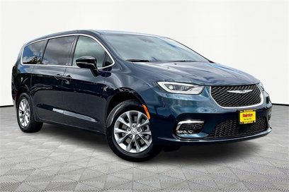 New 2025 Chrysler Pacifica Select