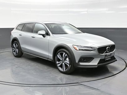 New 2025 Volvo V60 B5 Cross Country Plus w/ Protection Package Premier