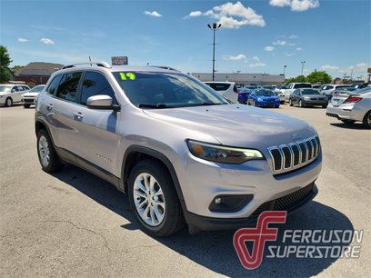 Used 2019 Jeep Cherokee Latitude w/ Popular Appearance Group