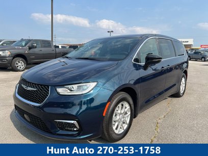 New 2025 Chrysler Pacifica Select