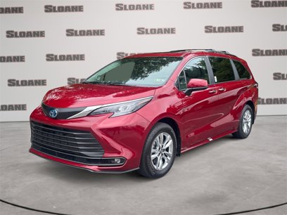 New 2025 Toyota Sienna XLE