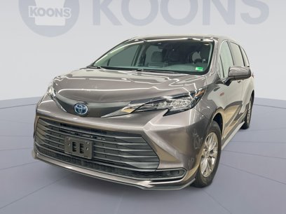Used 2021 Toyota Sienna LE