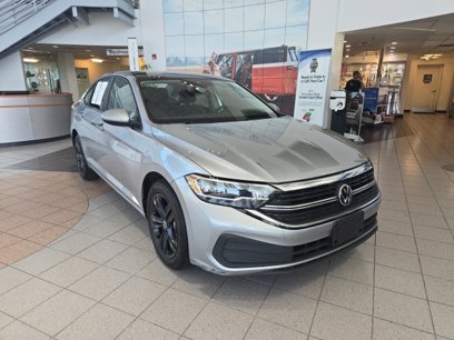 Used 2023 Volkswagen Jetta SE w/ Panoramic Sunroof Package