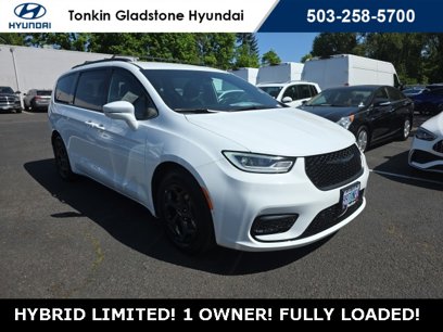 Used 2021 Chrysler Pacifica Limited w/ Uconnect Theater Family Group