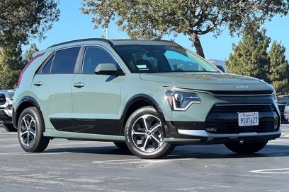 Used 2025 Kia Niro SX