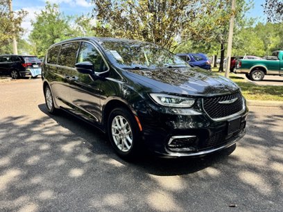 Used 2023 Chrysler Pacifica Touring-L
