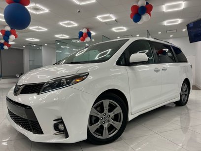 Used 2019 Toyota Sienna SE Premium w/ Carpet Mat Package